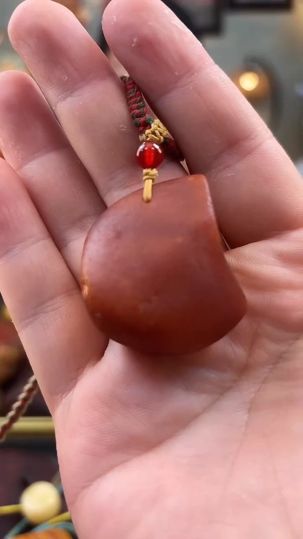 未镶嵌颈饰琥珀吊坠