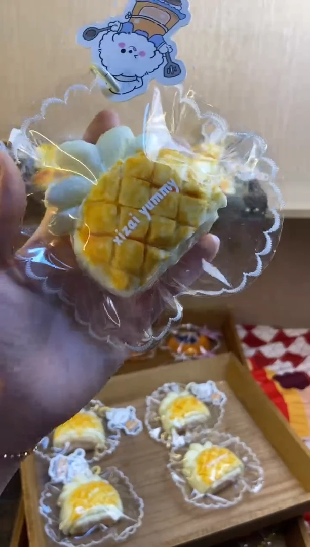胶制奶咖菠萝包（软袋子全缝边）