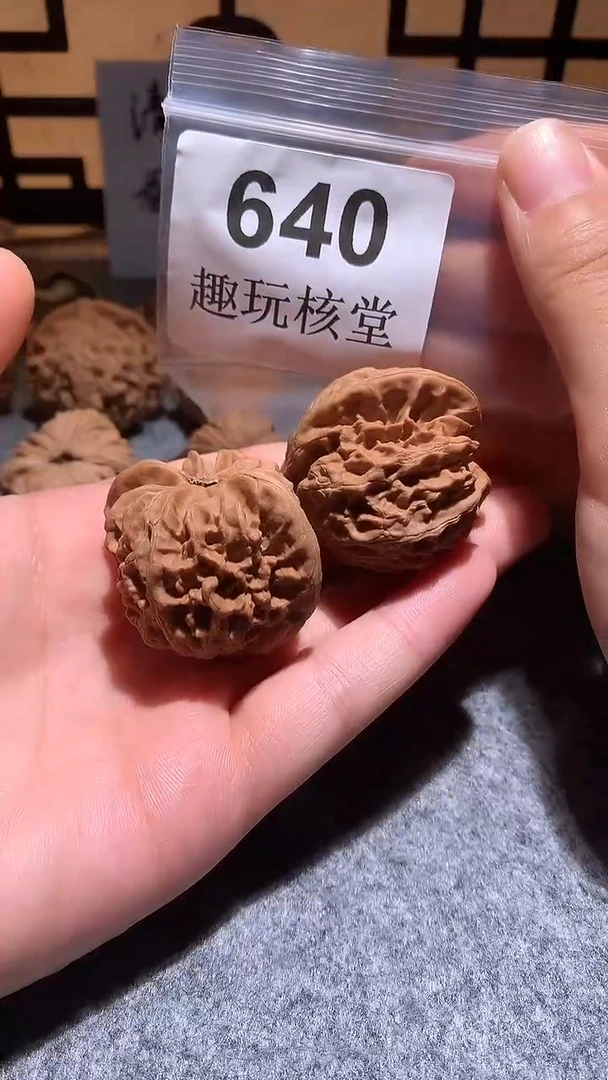 把件文玩核桃【趣玩核堂】 640号，42左右宫灯