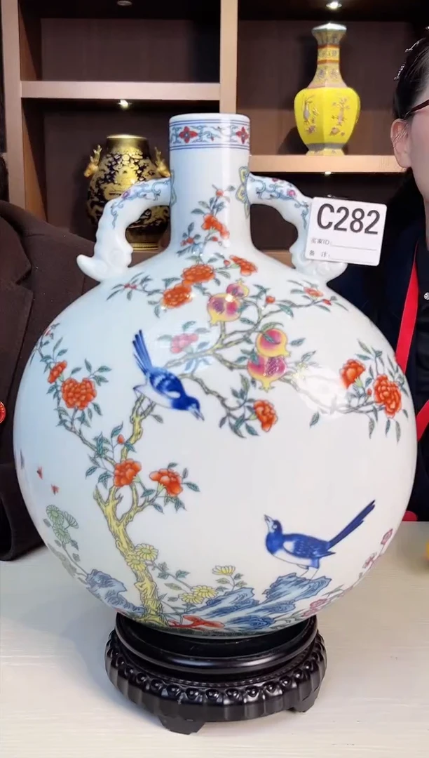 【闪购商品】瓶斗彩安喜图卷云耳扁瓶282