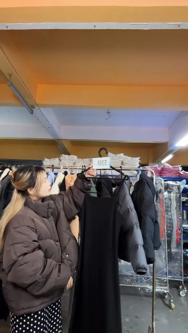 S368黑色吊带裙均码