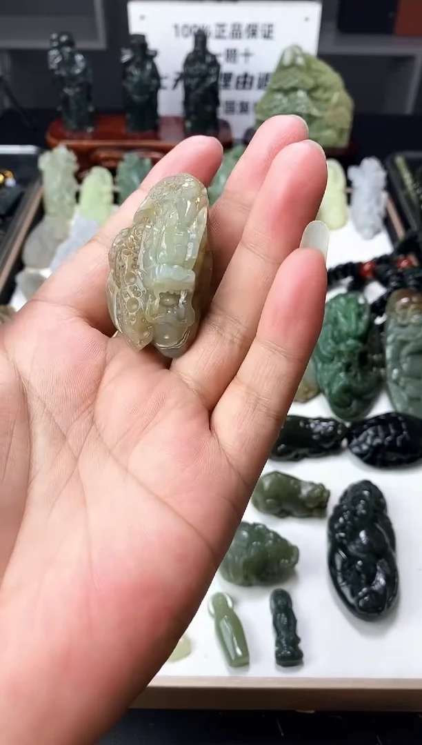 颈饰未镶嵌和田玉1