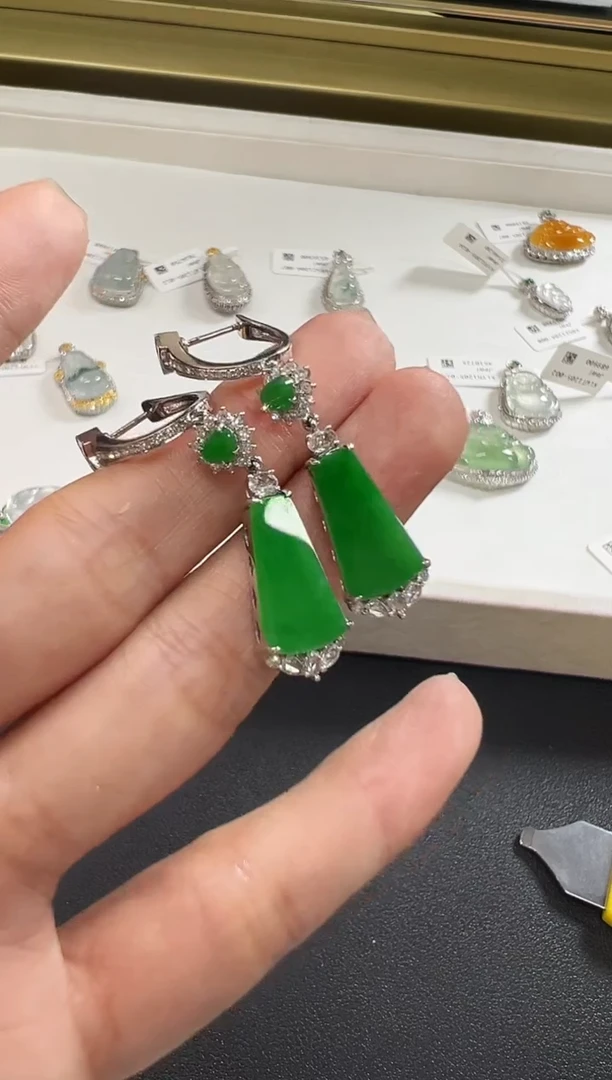 18K金镶嵌翡翠耳饰KLYN1205-016