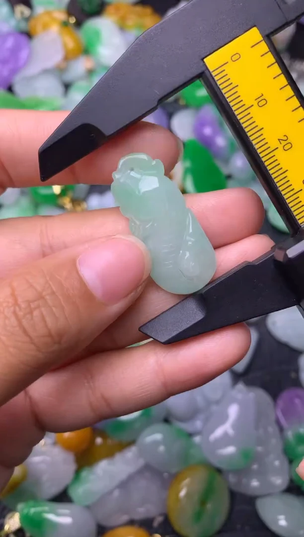 颈饰未镶嵌翡翠缅甸翡翠吊坠