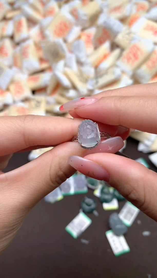 【闪购商品】翡翠戒指18K金镶嵌 —