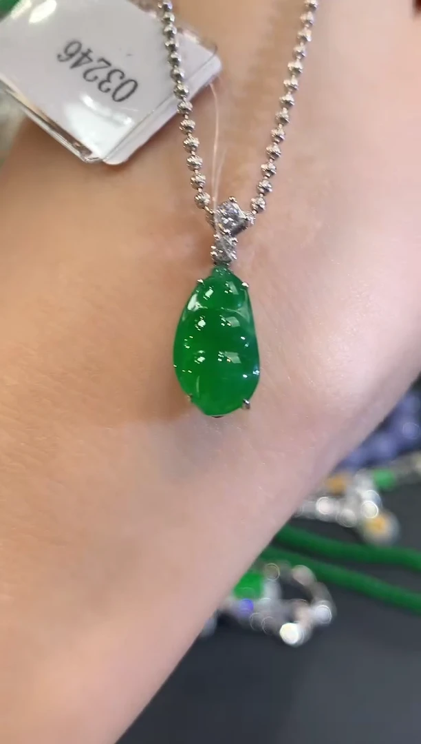 吊坠(不含链)18K金镶嵌翡翠a56