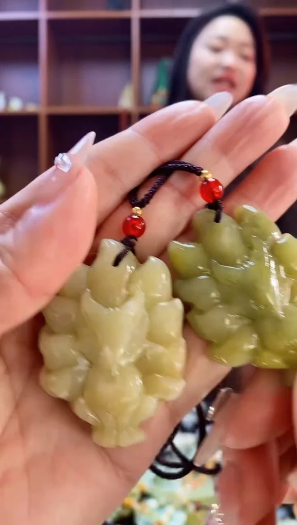 未镶嵌蛇纹石玉吊坠多样性发其中之一