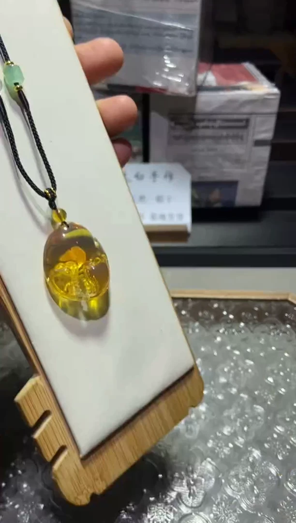 琥珀颈饰未镶嵌蟹钳