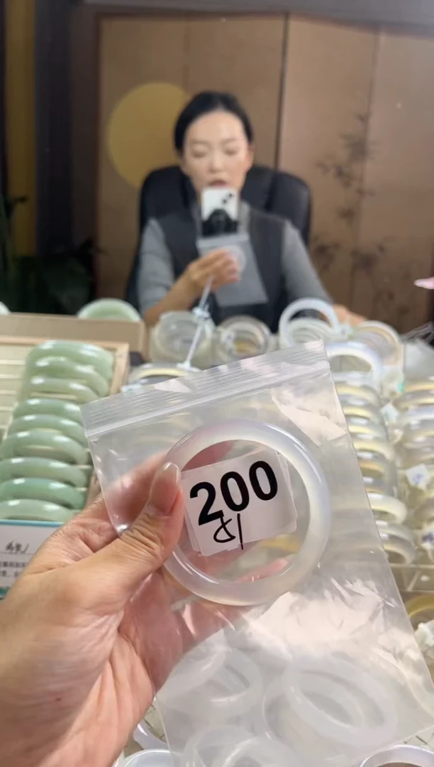 手镯玛瑙/玉髓未镶嵌200微瑕