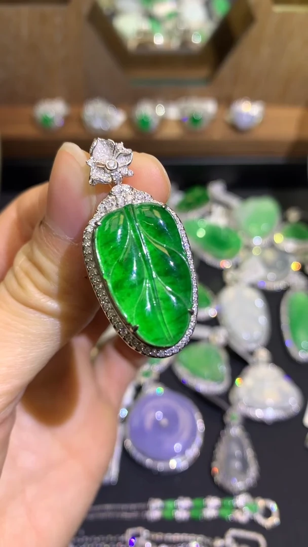 【闪购商品】翡翠吊坠(不含链)18K金镶嵌吊坠