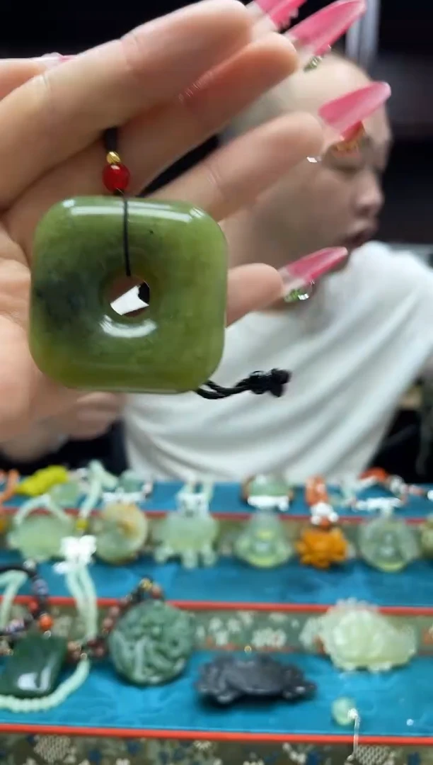 未镶嵌岫玉吊坠·