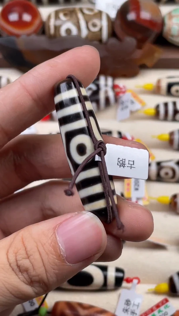 玛瑙/玉髓裸珠智*君47.5*13mm 行运古韵三眼图腾天珠