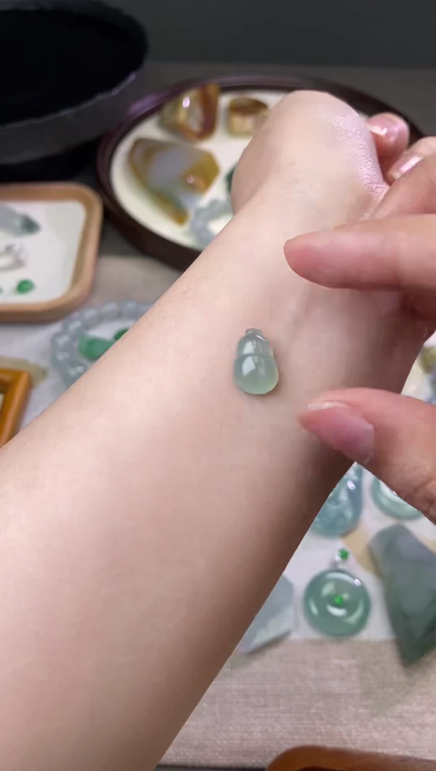 定制翡翠未镶嵌白冰葫芦