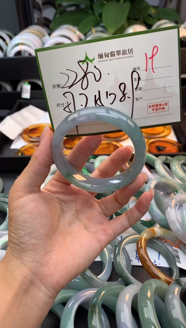 未镶嵌定制翡翠毛货需精细抛光+多人