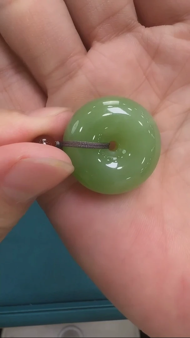 和田玉未镶嵌颈饰平安扣配绳