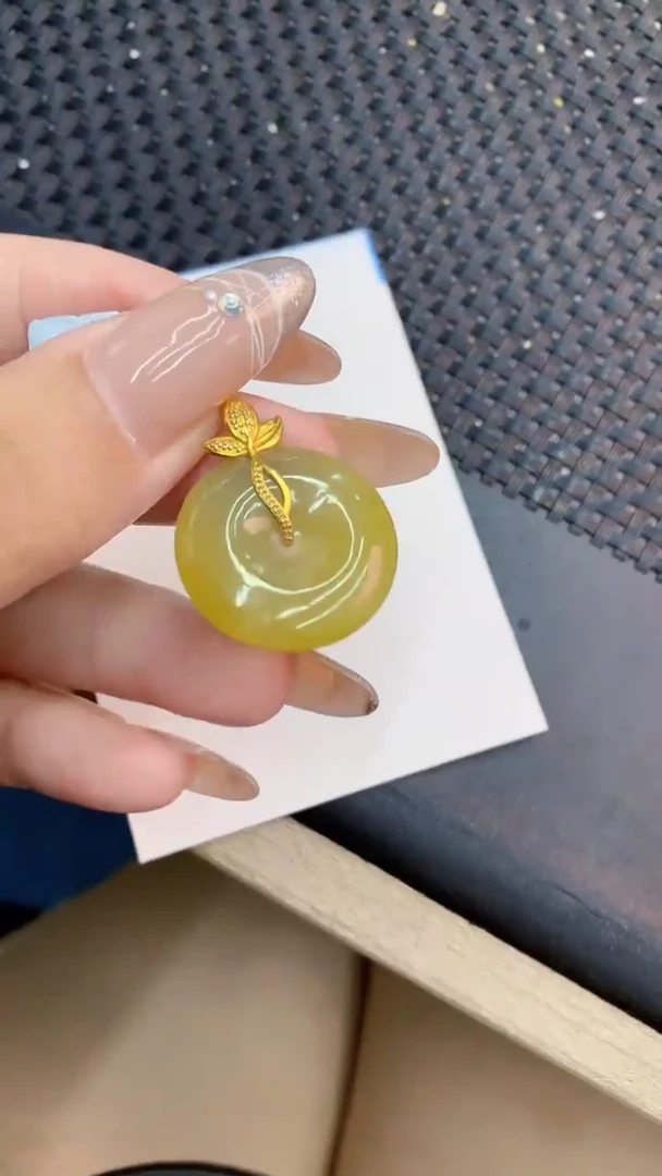 翡翠18K金镶嵌颈饰1111