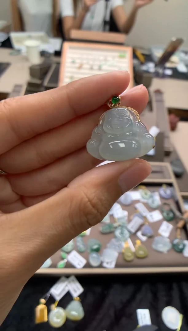 颈饰18K金镶嵌翡翠佛公