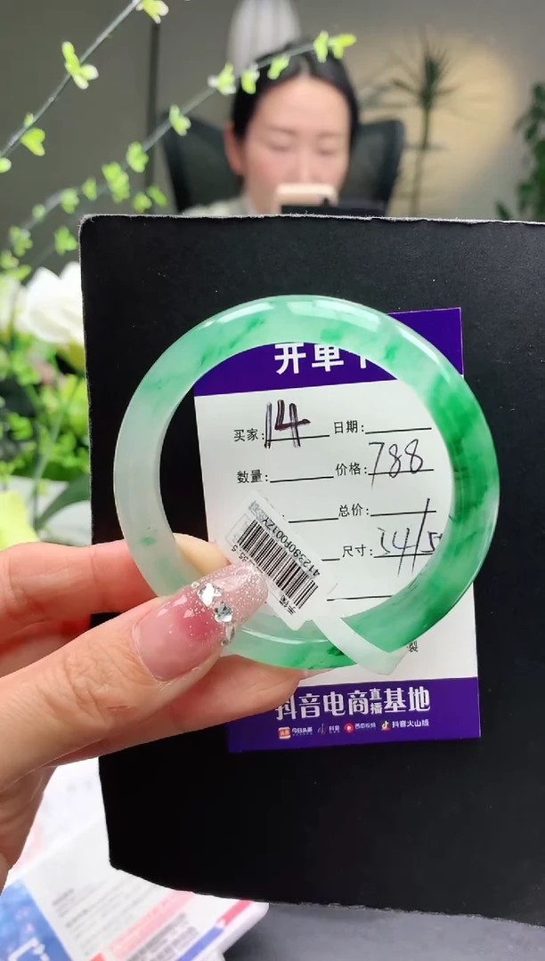 【闪购商品】石英质玉手镯未镶嵌序号14圈口54+