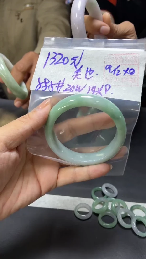 未镶嵌定制翡翠美*+手镯58.5#1320元  毛货需抛光