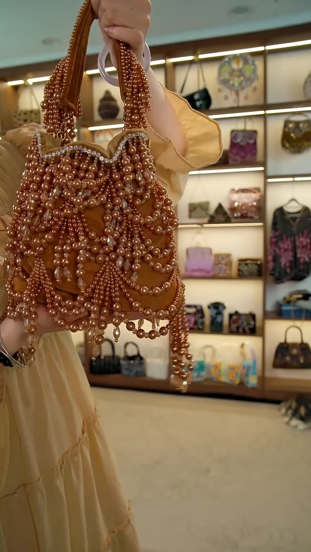 织物24百格汇手工串珠包