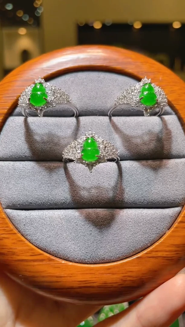 【闪购商品】翡翠吊坠(不含链)未镶嵌A74