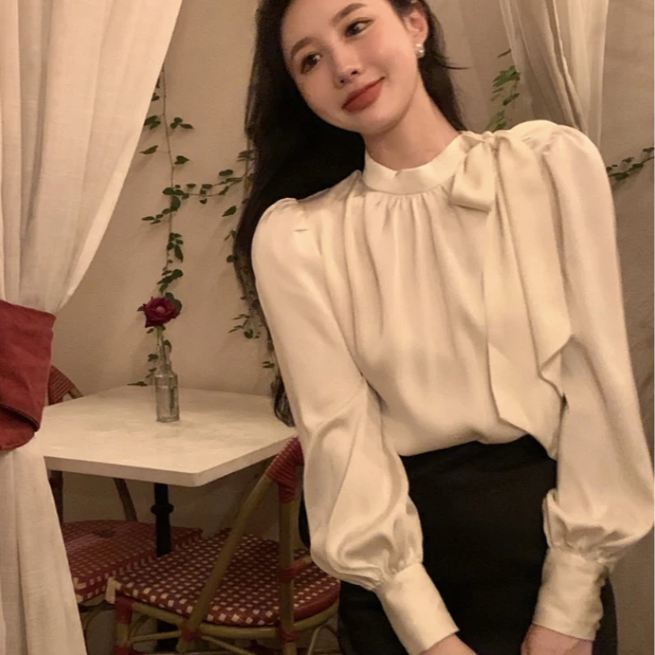 【8936】蝴蝶结缎面衬衫女早秋新款立领褶皱灯笼袖别致漂亮洋气上衣