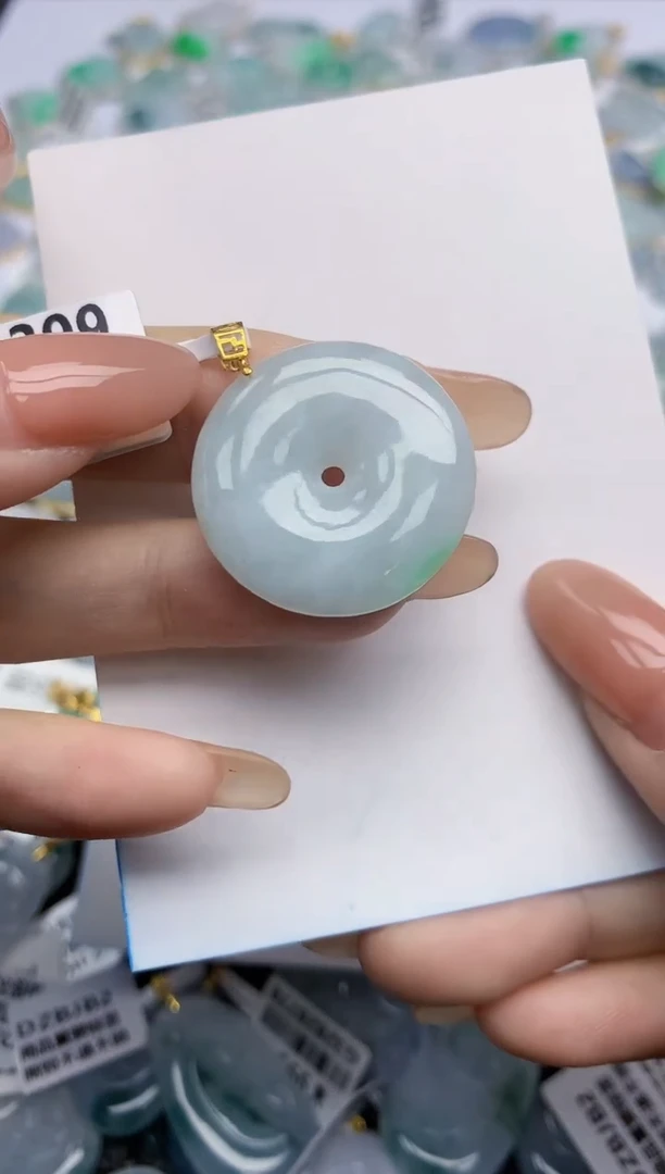 【闪购商品】翡翠挂件18K金镶嵌天然翡翠A货