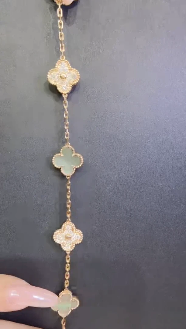 18K金镶嵌手链钻石灰色隔钻手链