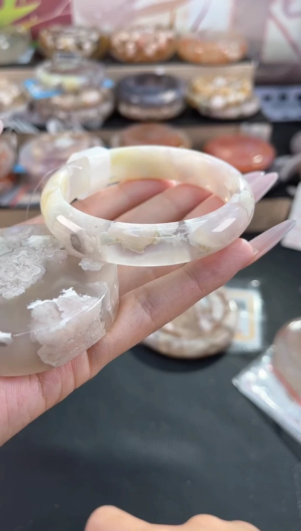 未镶嵌手镯石英质玉56