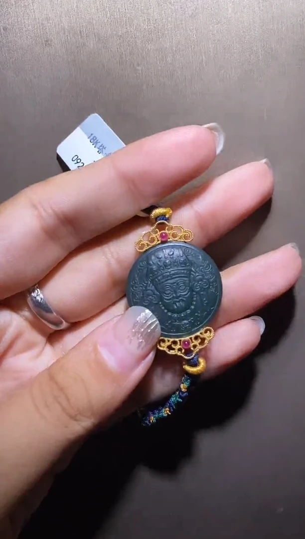 颈饰18K金镶嵌和田玉X扎基