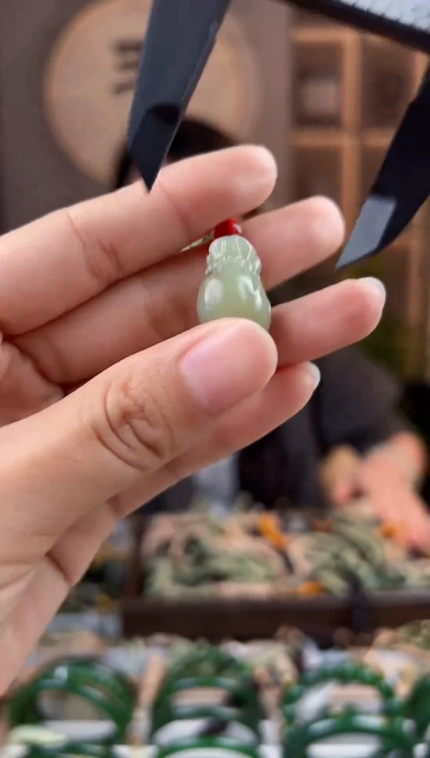 颈饰未镶嵌和田玉拍一发一，拍一发一