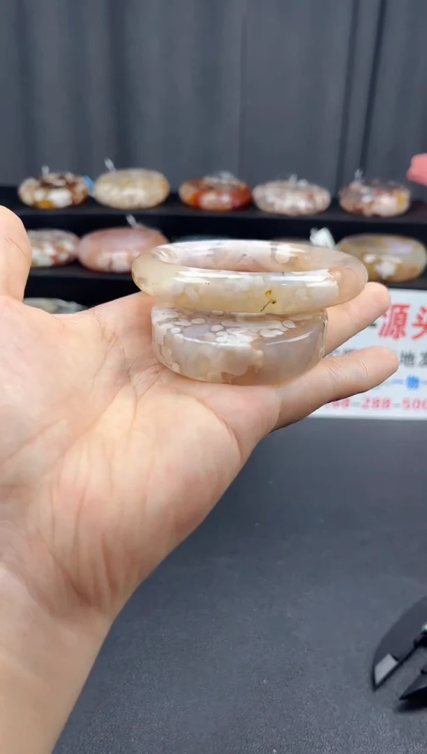 未镶嵌手镯石英质玉（55圈口）赠送镯心 无证书