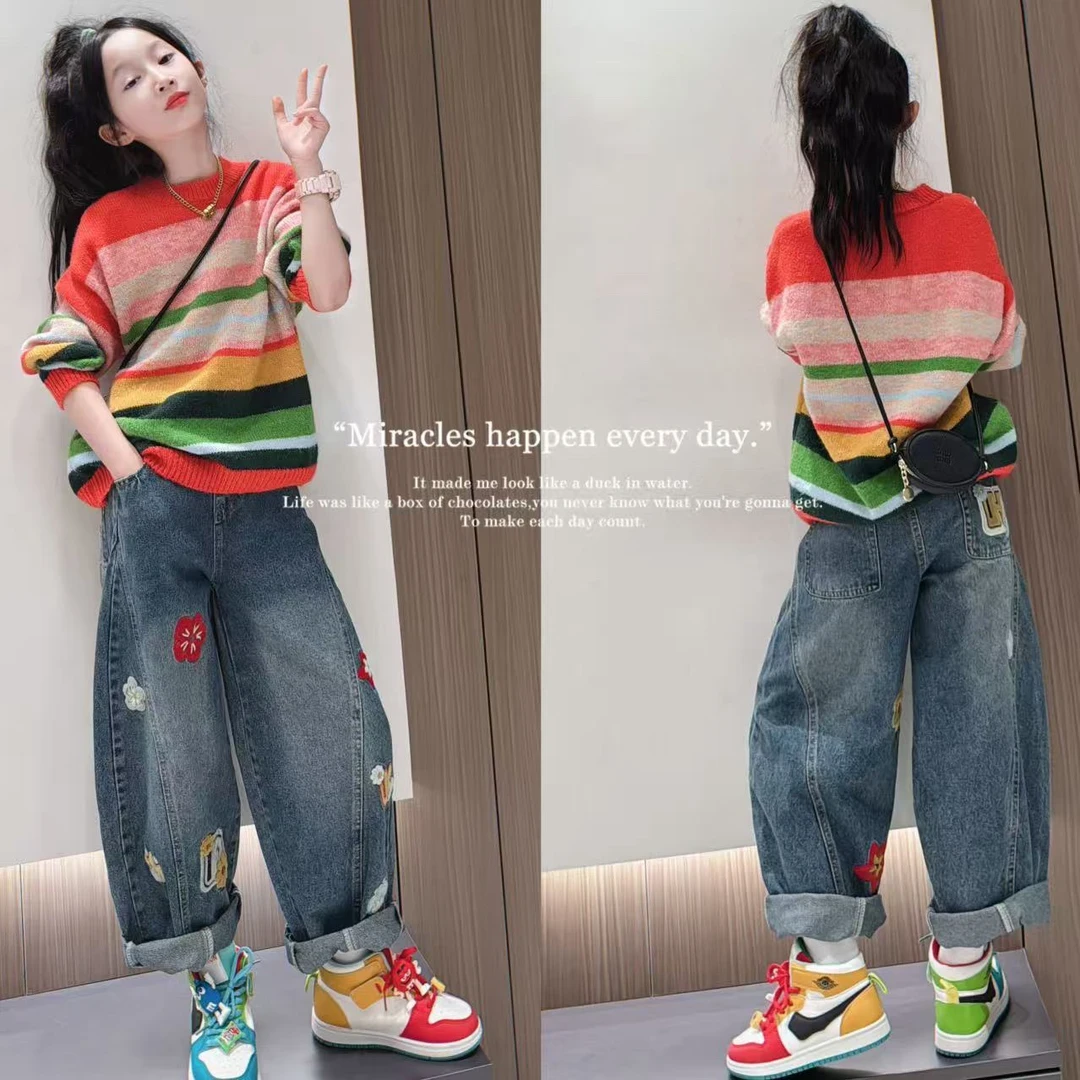 女童秋装法式毛衣渐变彩条纹针织2025女童重工绣花弯刀牛仔裤套装