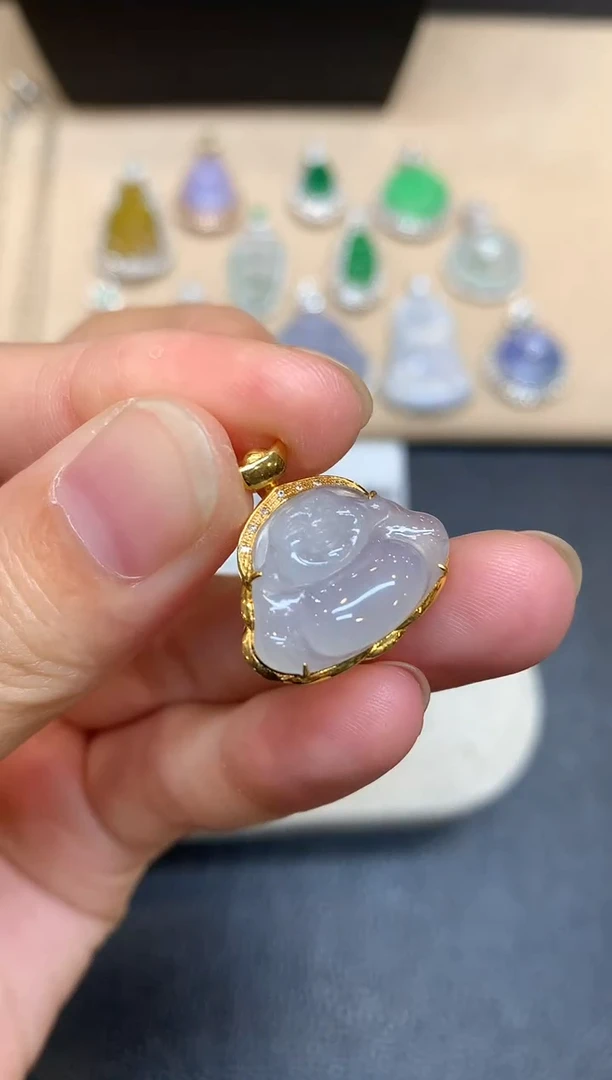 颈饰18K金镶嵌翡翠佛公【无服务费