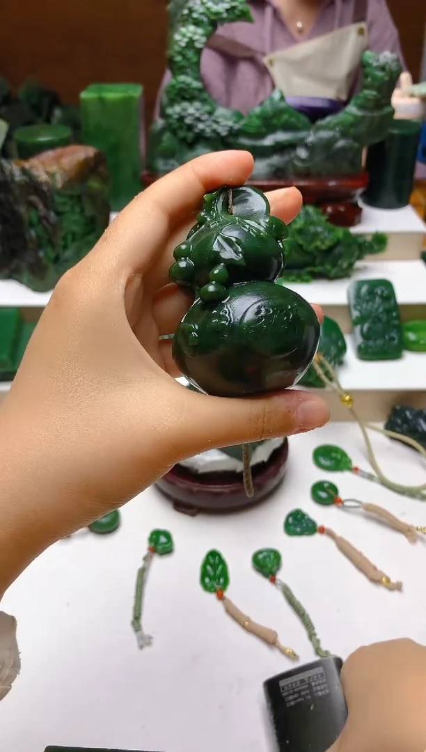 未镶嵌和田玉摆件1