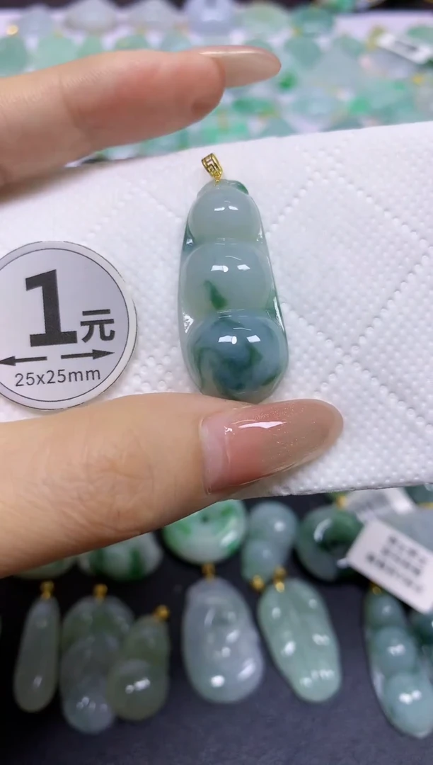 颈饰18K金镶嵌翡翠天然翡翠A货