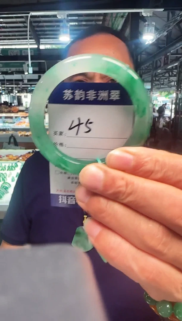 未镶嵌手镯石英质玉（非洲翠）56+