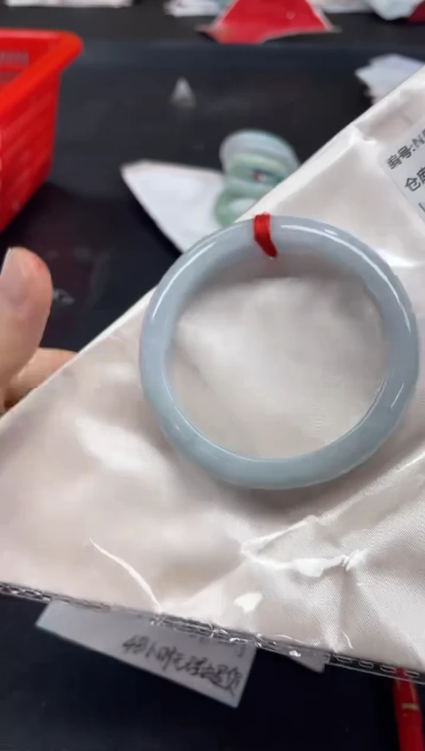 未镶嵌手镯翡翠?*儿翡翠手镯