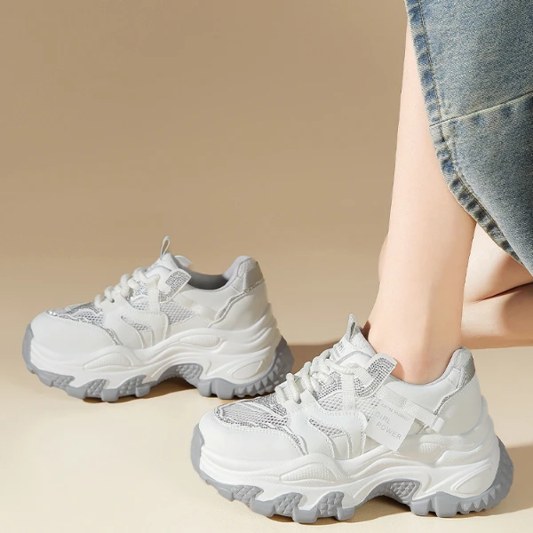 【会向瑶台月下逢】达芙妮2025春季新款老爹鞋女舒适软底时尚休闲鞋