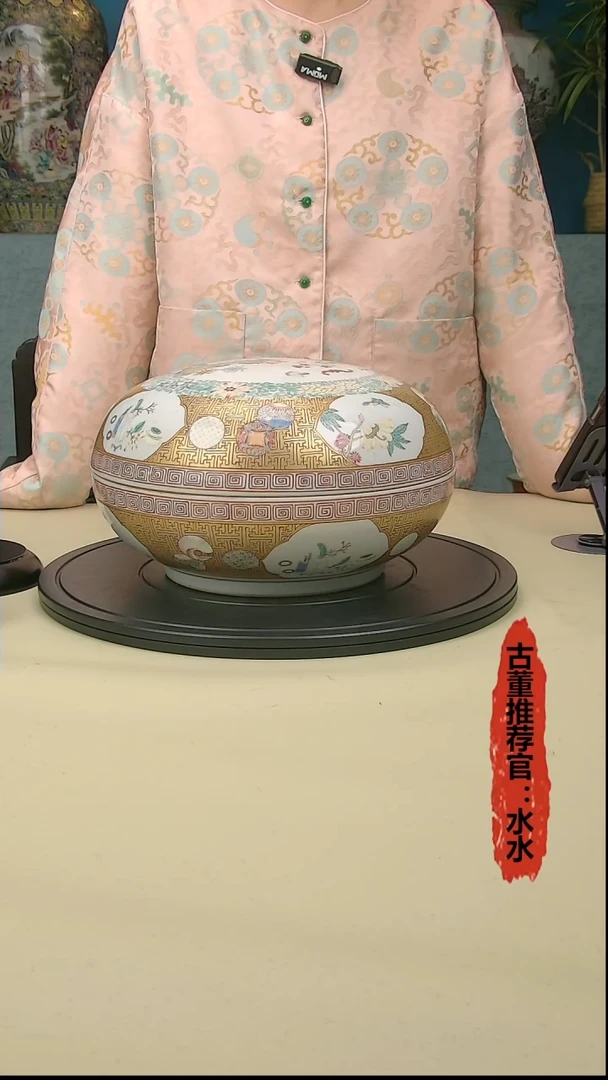 【闪购商品】金清金地粉彩花卉捧盒