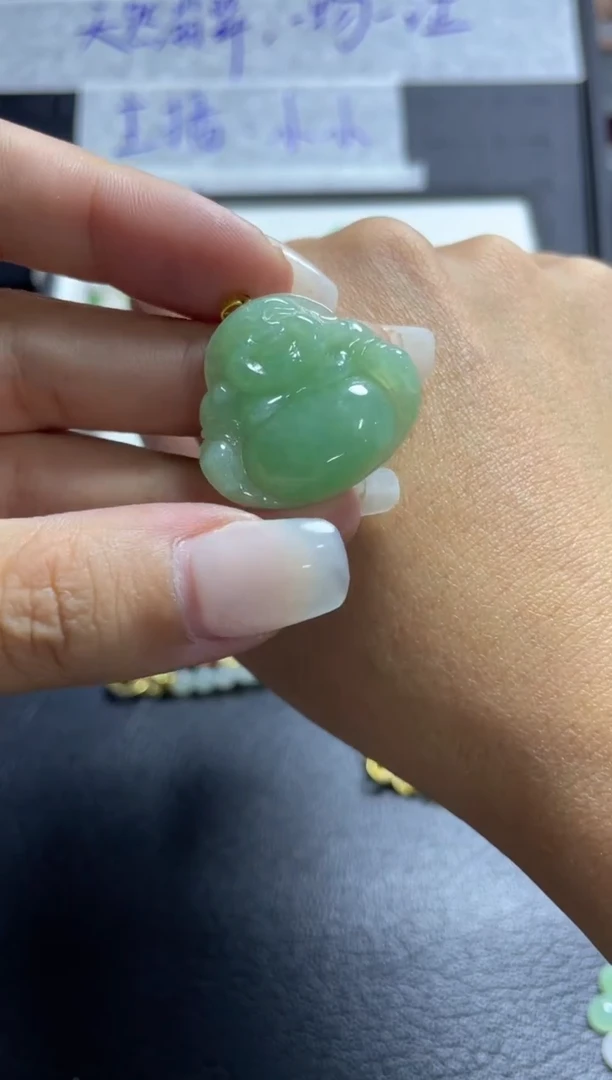 18K金镶嵌定制翡翠佛公