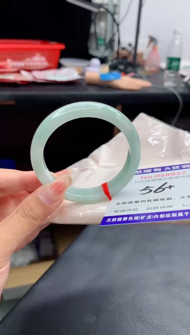 翡翠手镯未镶嵌有纹，完美者勿拍
