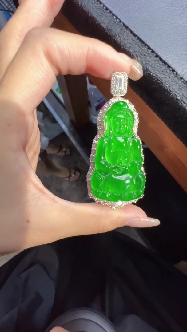 定制翡翠未镶嵌翡翠A货有轻微色差属于正常现象，观音1