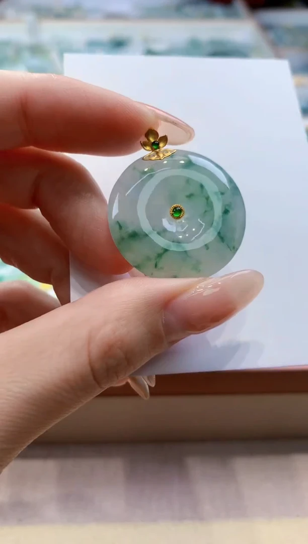 颈饰18K金镶嵌翡翠天然翡翠挂件