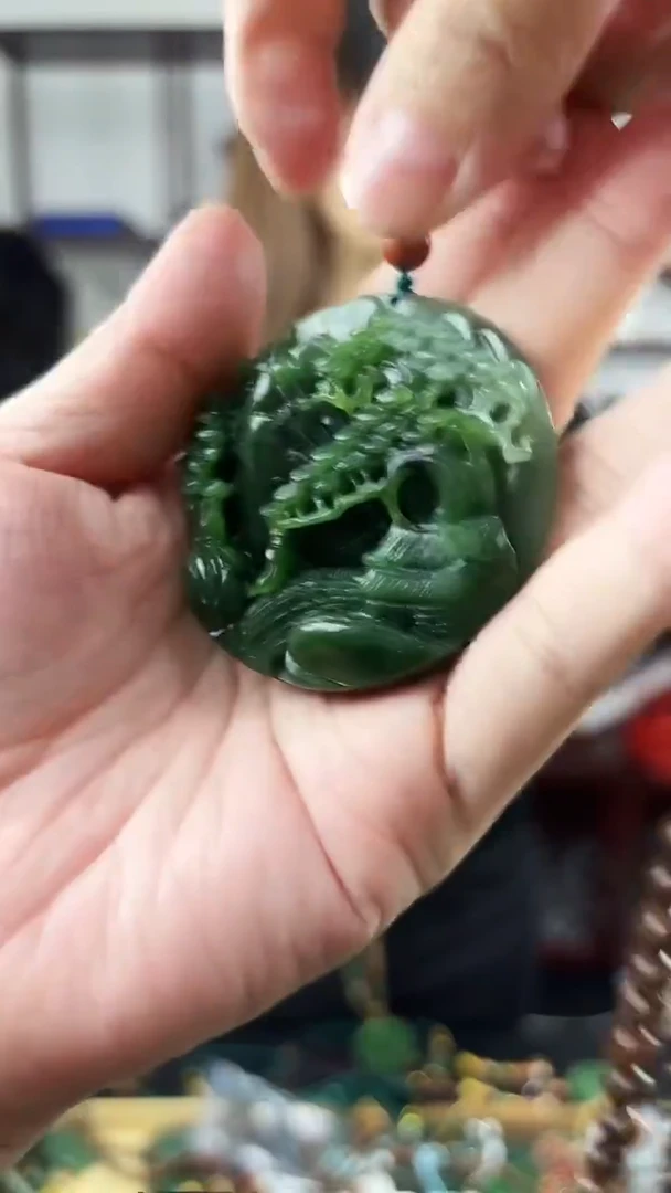 颈饰未镶嵌和田玉山水