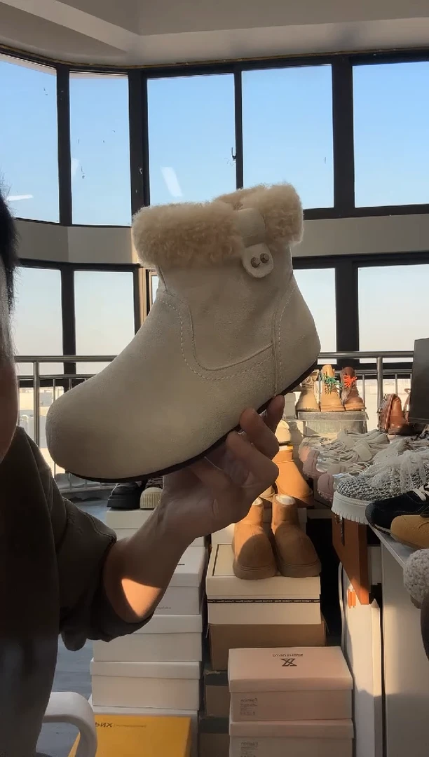 发*财米白色毛边雪地靴38（孤品不退换）