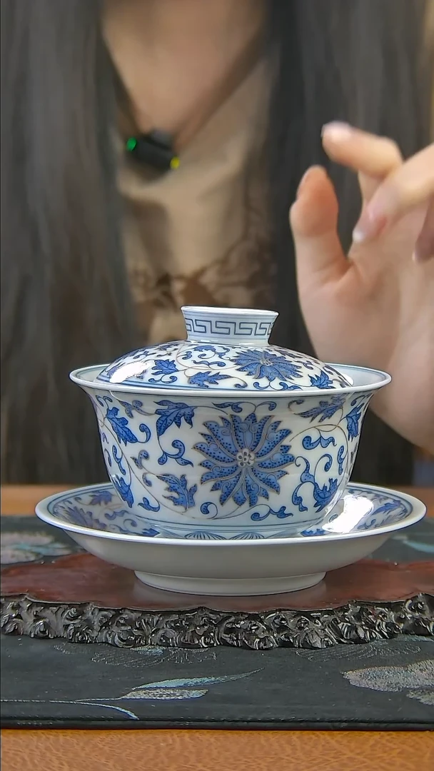 景德镇手工青花描金缠枝莲三才盖碗