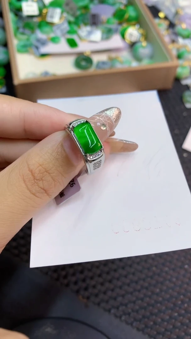 颈饰未镶嵌翡翠1