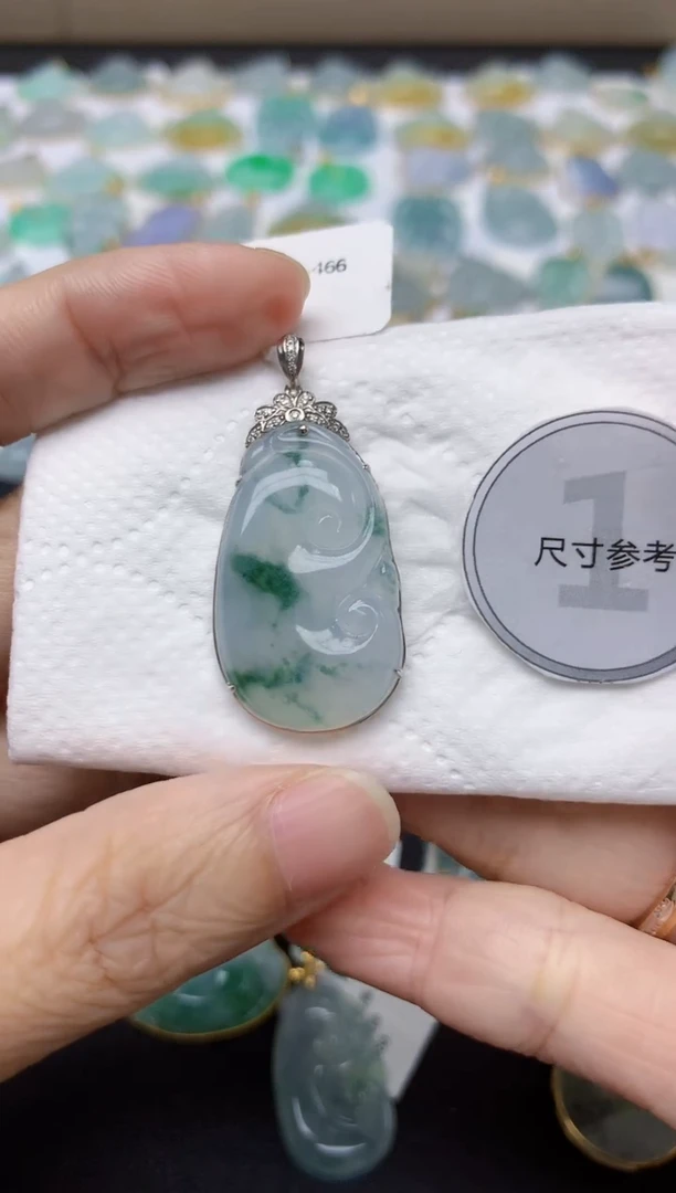 翡翠18K金镶嵌颈饰天然缅甸A货翡翠