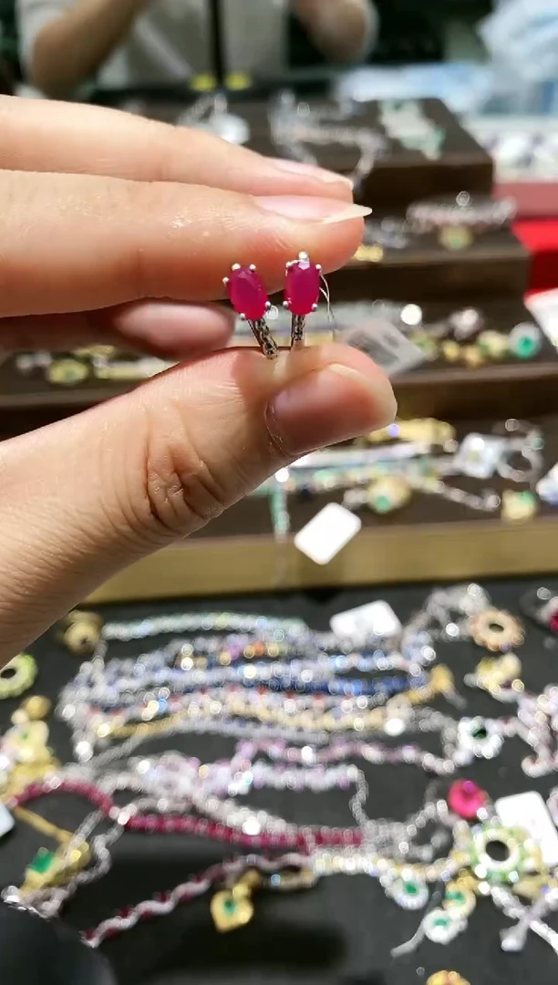 【闪购商品】红宝石耳饰银S925镶嵌耳钉